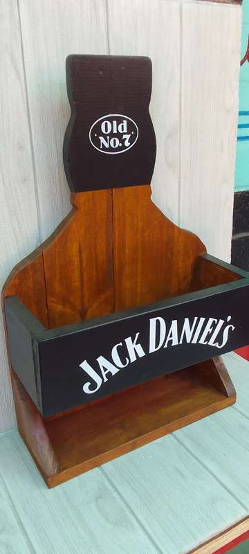 Jack daniels bottles and glasses unit